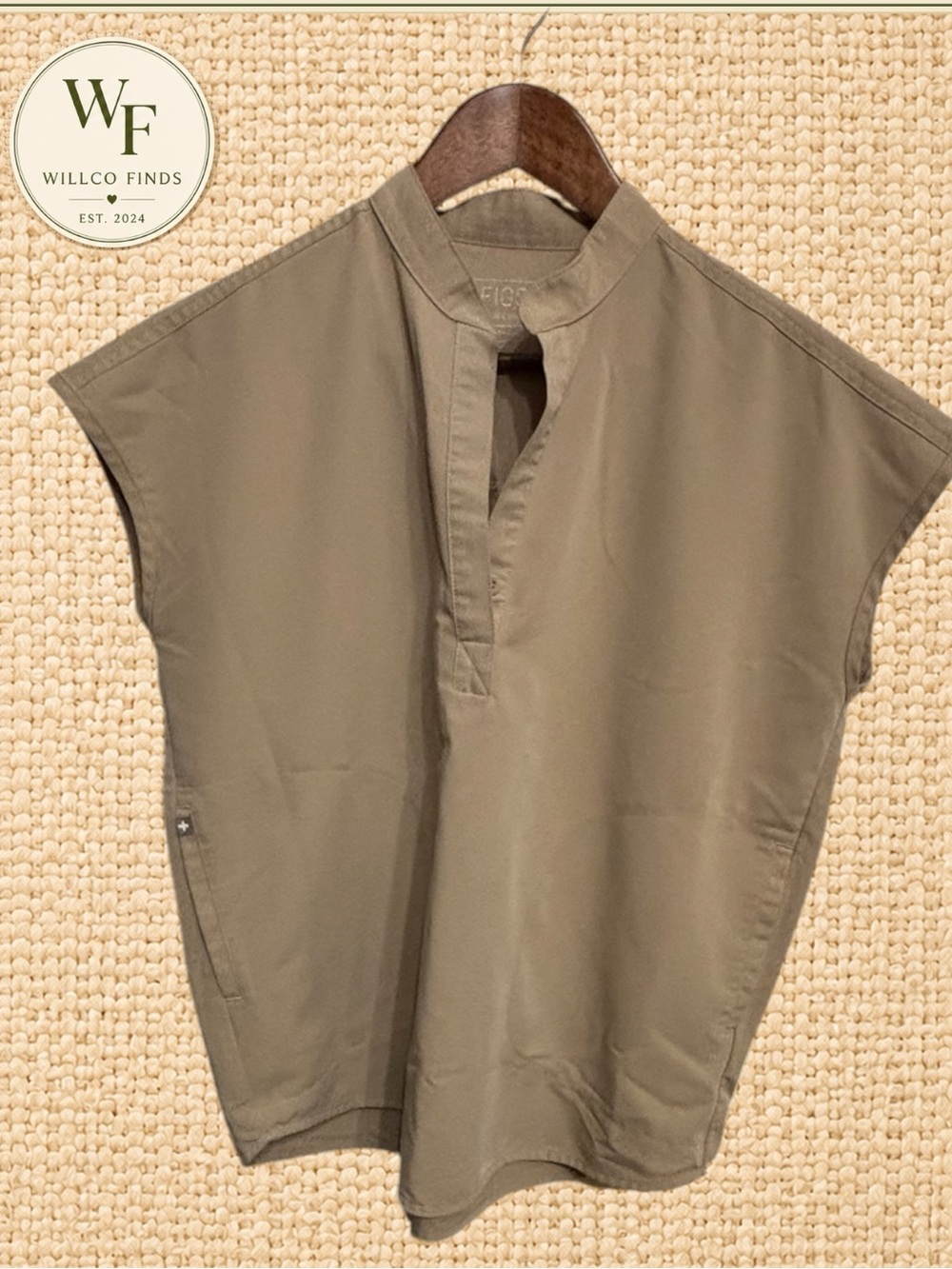 FIGS Technical Collection Women’s XS Taupe Mandarin Collar Scrub Top